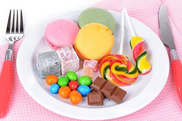 Elevato consumo di zuccheri dannoso problemi di salute obesità cefalee diabete dottoressa Michela Freddio